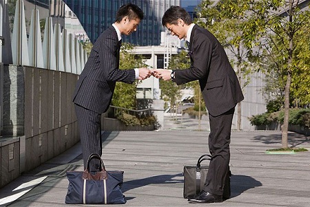 Cúi đầu chào trong giao tiếp tiếng Hàn