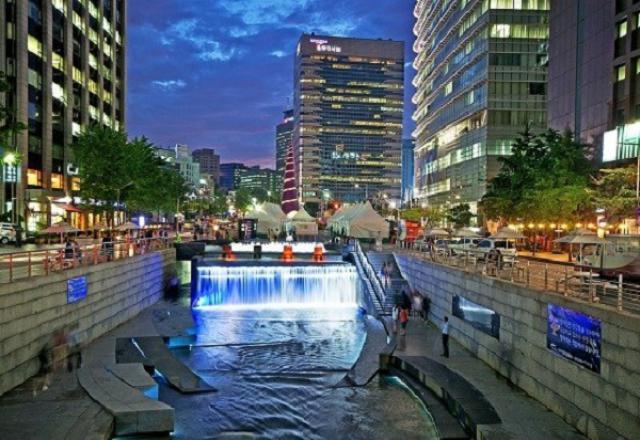 Khám phá câu chuyện về suối Cheonggyecheon – Lá phổi xanh của Seoul